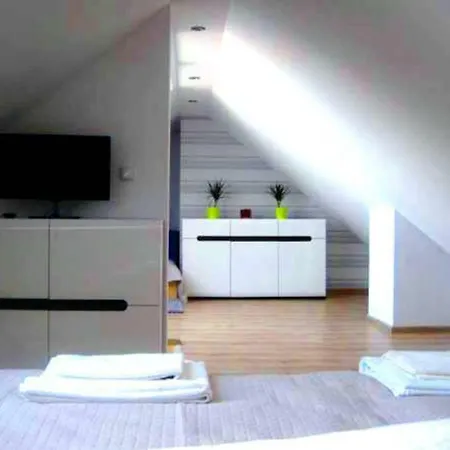 Monika Z Widokiem Na Morze Rewal